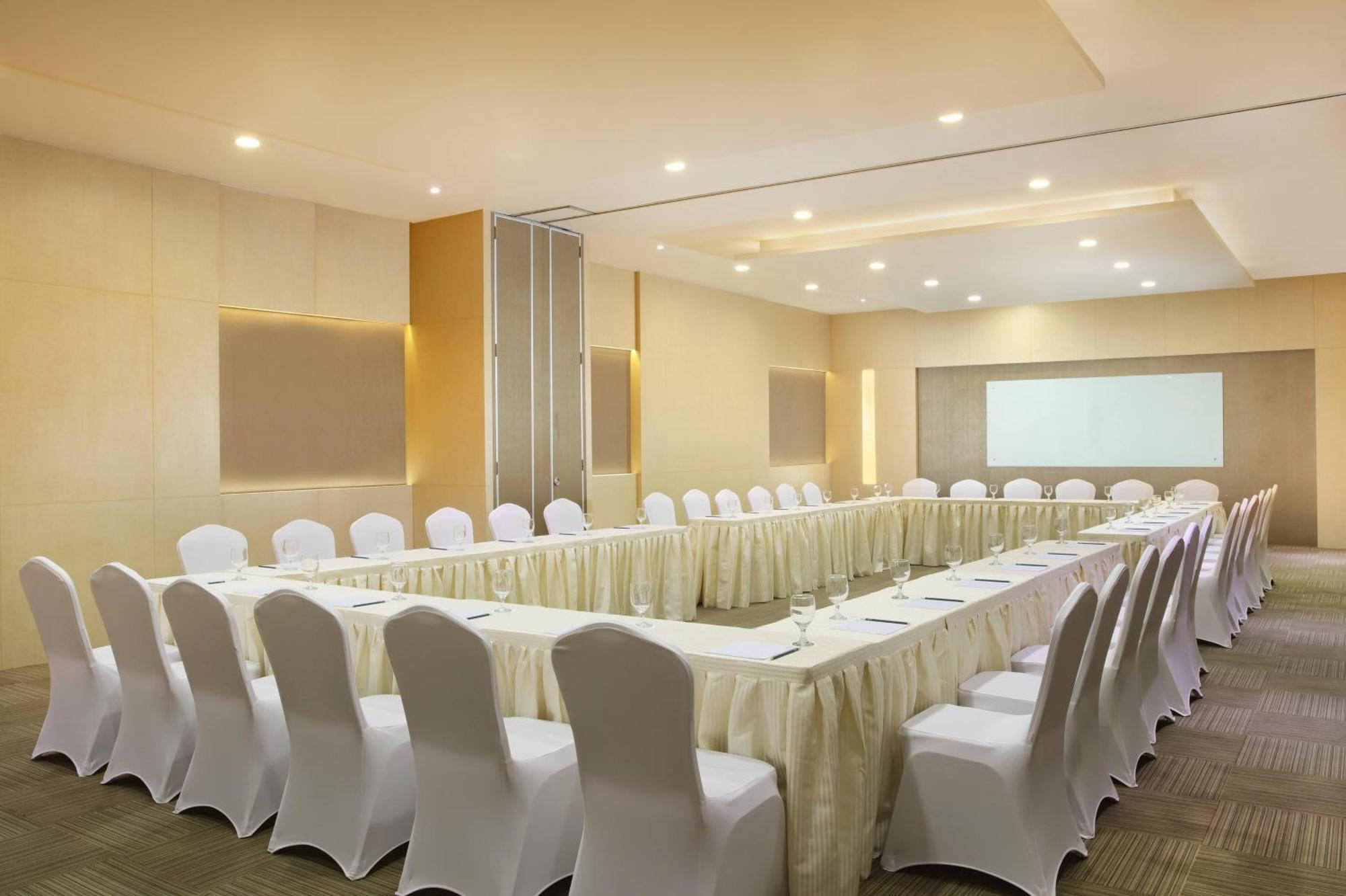 Four Points By Sheraton Medan Exteriör bild