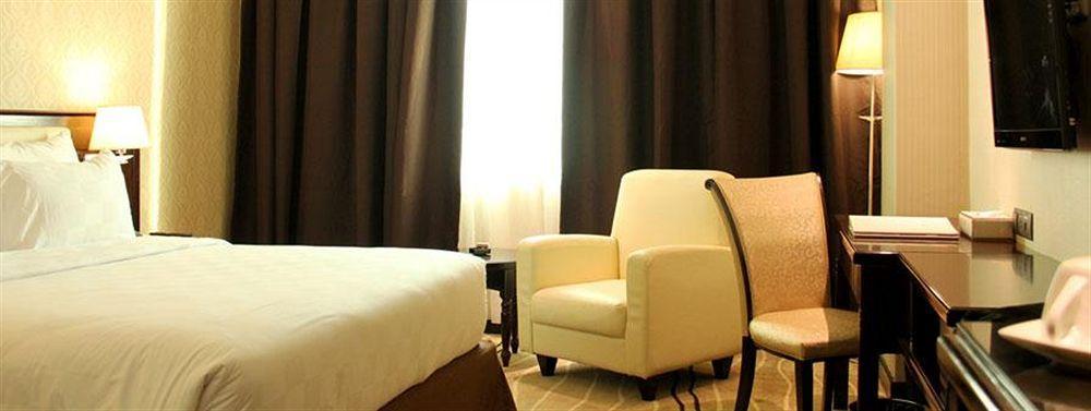Four Points By Sheraton Medan Exteriör bild